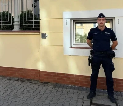 Stołeczny policjant wykazał się czujnością i pomógł potrzebującej kobiecie