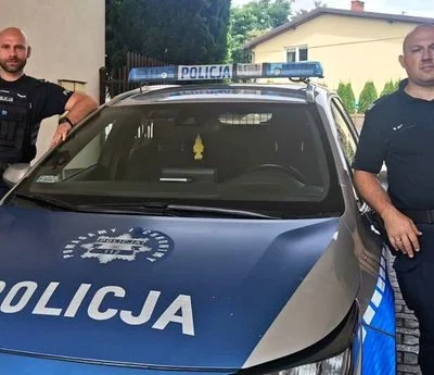 Policjanci z Tarczyna uratowali życie kobiety podczas interwencji w Prażmowie